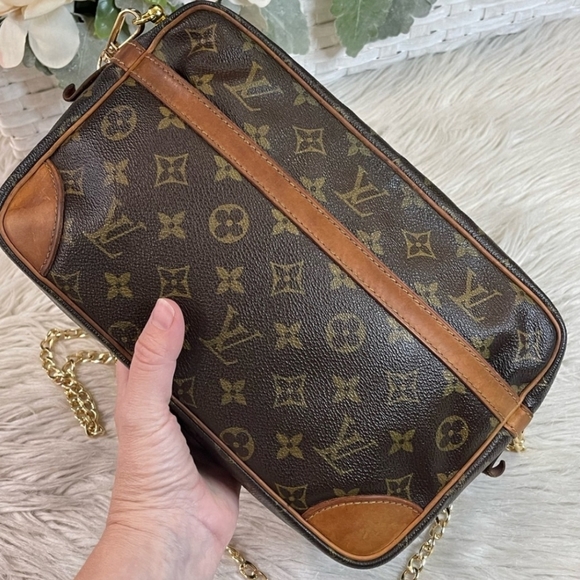 Authentic Louis Vuitton Compiegne 28 Monogram Shoulder Bag - Picture 5 of 12